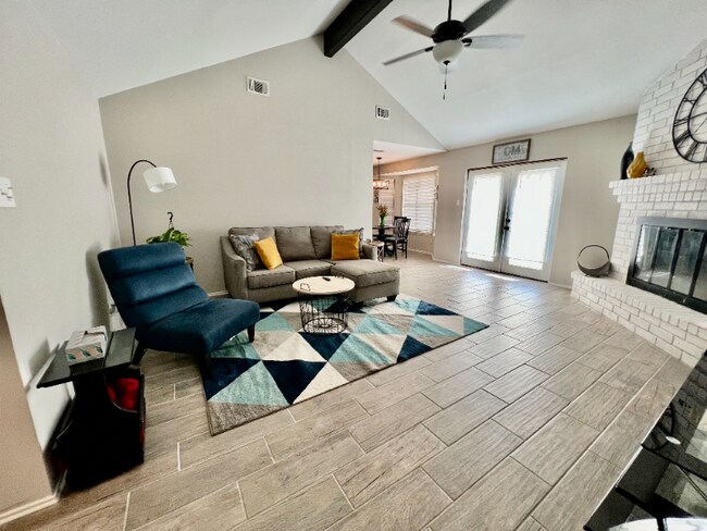 Building Photo - 550 Westoak