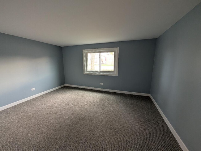 Building Photo - 5858 W 87th St