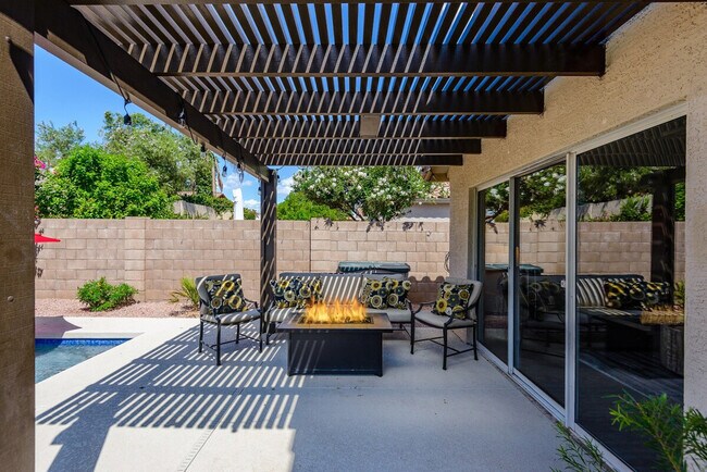 Building Photo - 7254 E Camino Del Monte