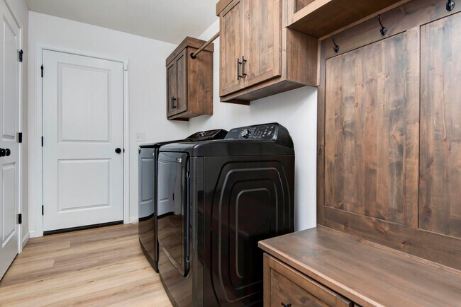 Building Photo - 2013 South St