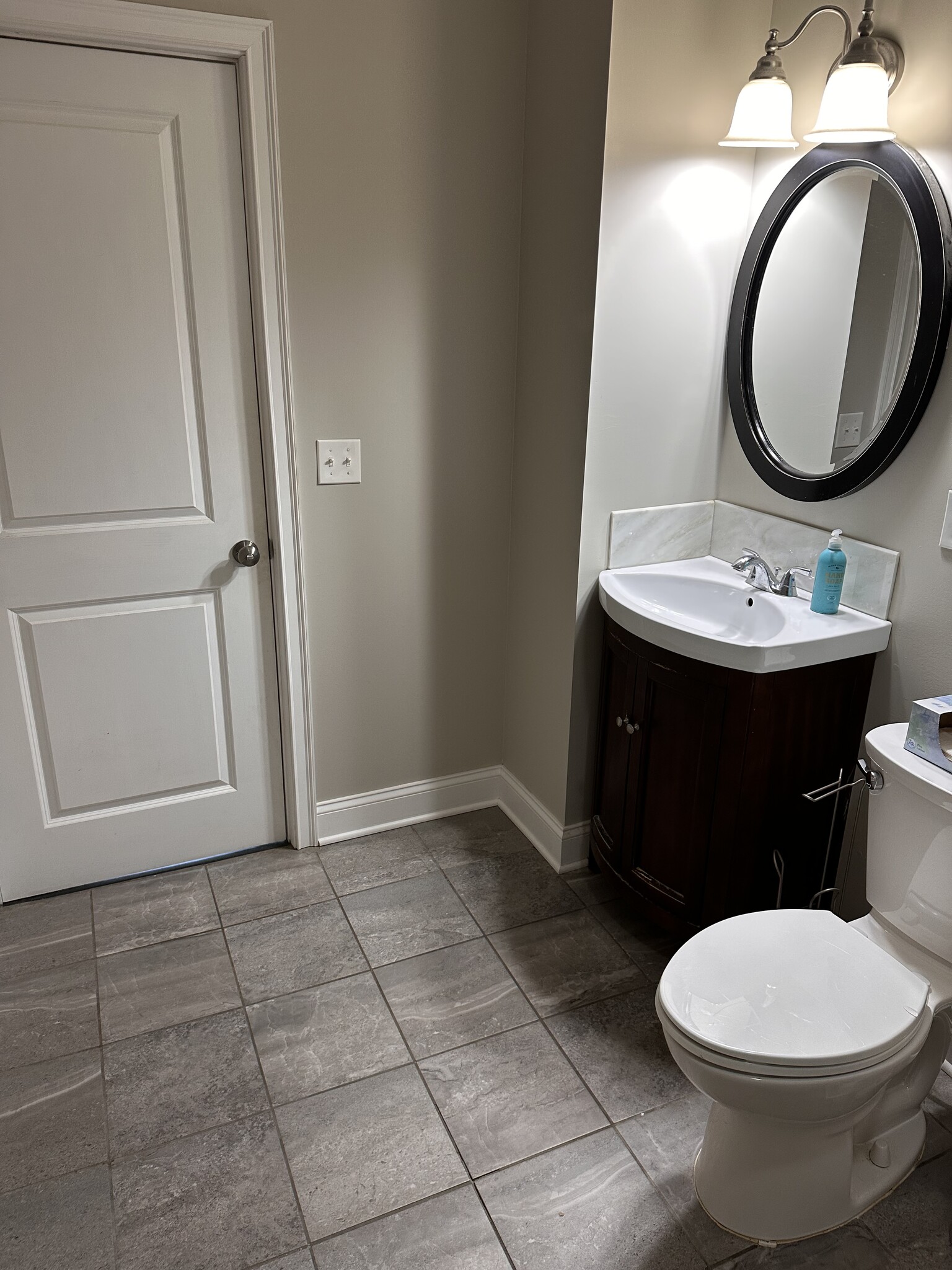 Building Photo - 19 Peacock St