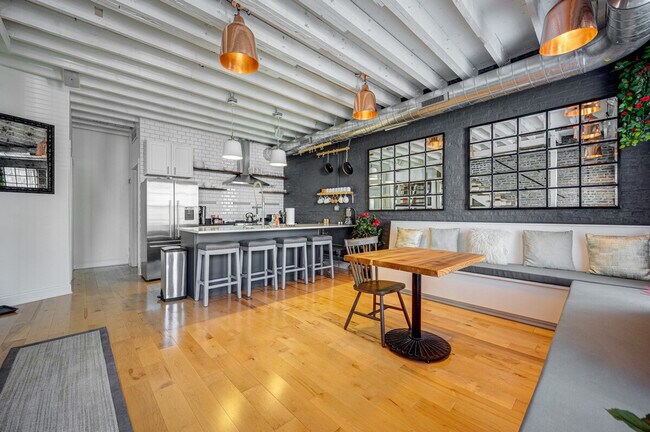 Building Photo - 1519 W Superior St