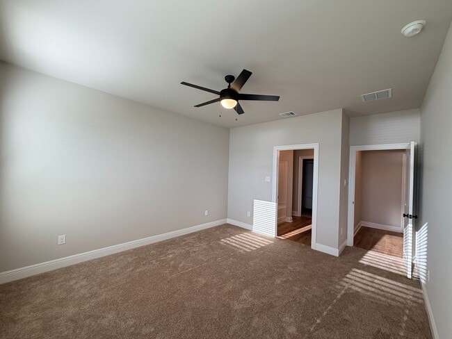 Building Photo - 820 Venecia Dr