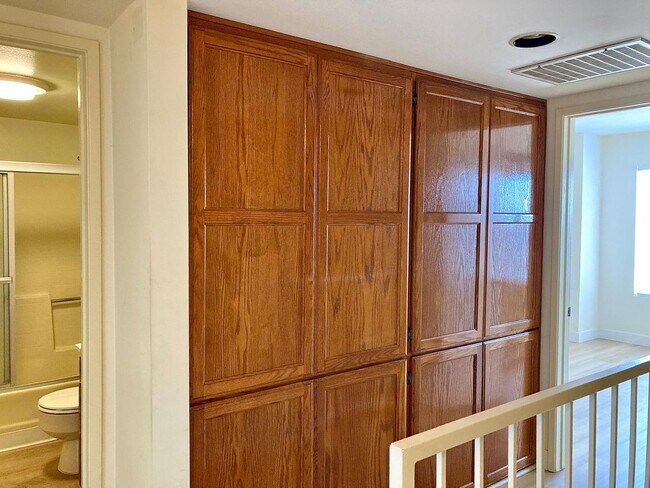 Building Photo - Charming 2 Bedroom 2 Bath townhouse with a...