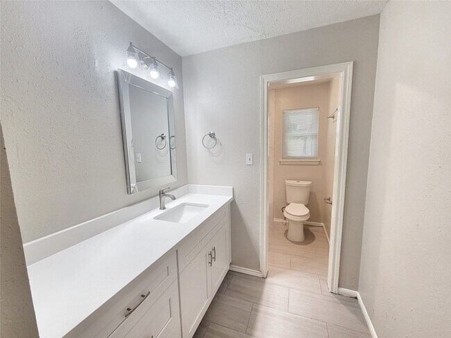 Building Photo - 3407 Saratoga Dr