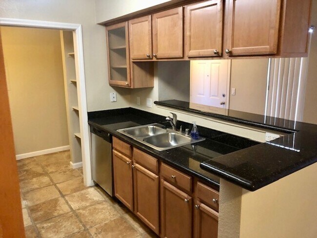 Building Photo - 885 Halidon Way