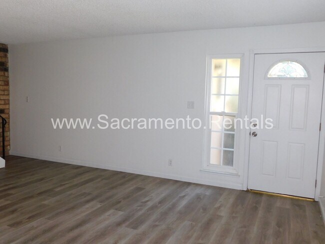 Building Photo - Affordable 2bd/1ba Fourplex with Garage ne...