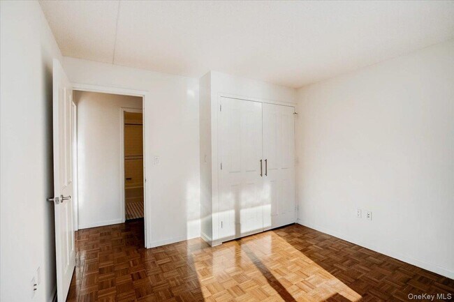 Building Photo - 300 W 135th St