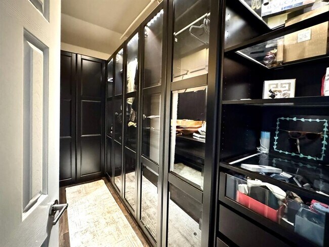 Building Photo - 16028 Dark Ln