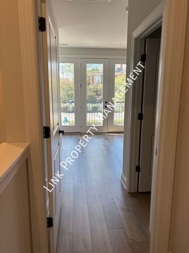 Building Photo - Brand New Townhome 3/3 Downtown near UTC and Erlanger