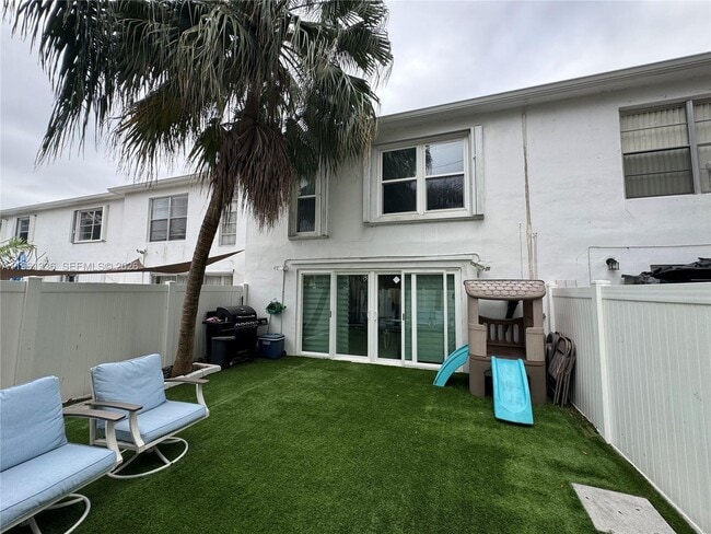 Building Photo - 4028 SW 67th Terrace