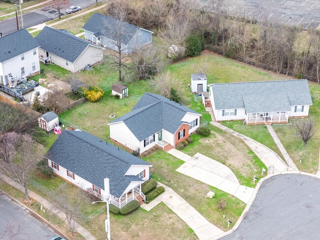 Building Photo - 912 Lyme Brook Ln