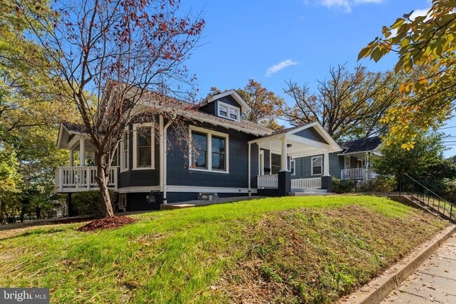 Primary Photo - 6107 44th Ave