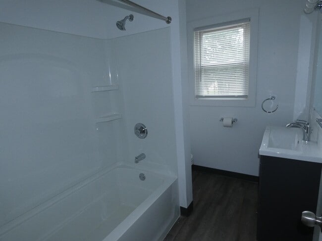 Building Photo - 518 N 4th St