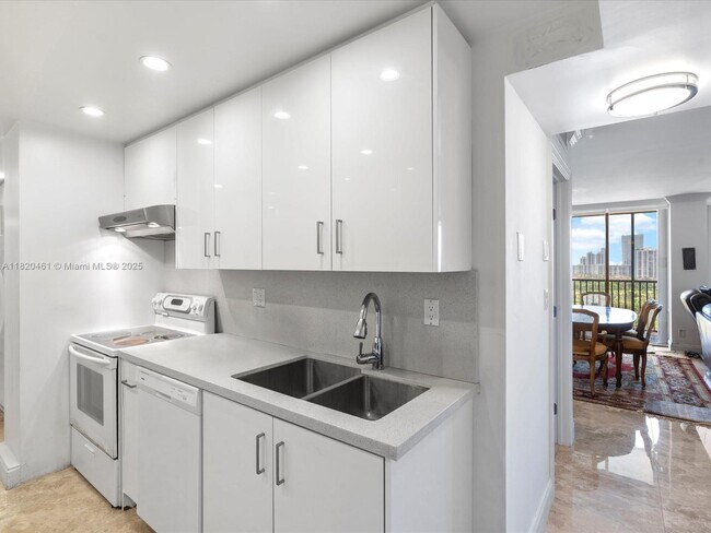 Building Photo - 20335 W Country Club Dr