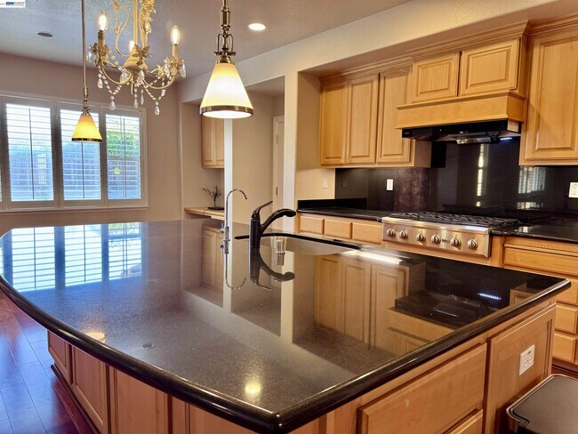 Building Photo - 7875 Kennard Ln