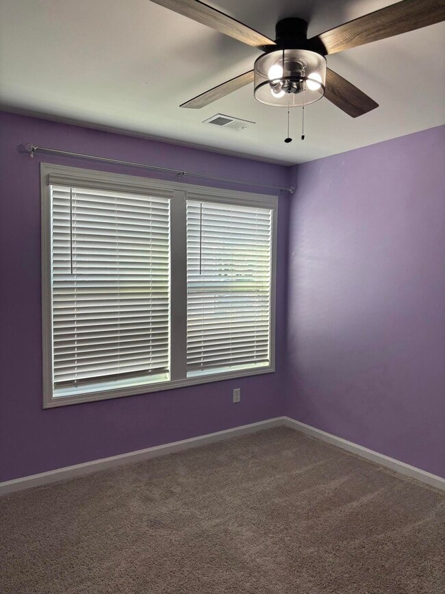 Building Photo - 335 Niblick Dr