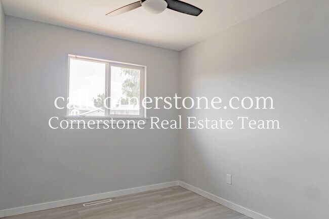 Building Photo - 935 Hayden Dr