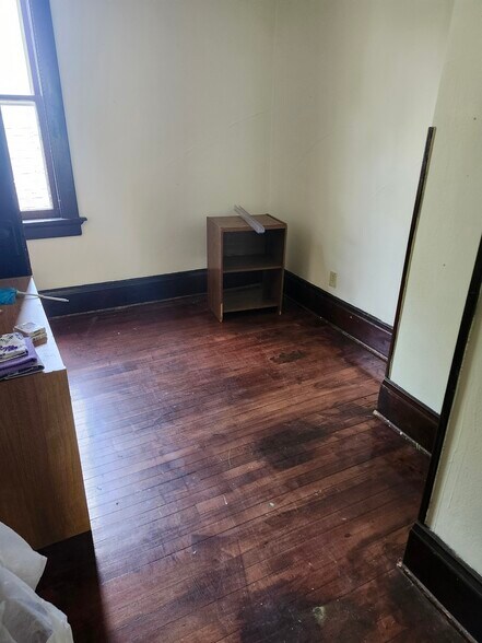 BR 3 - 1754 N Humboldt Ave