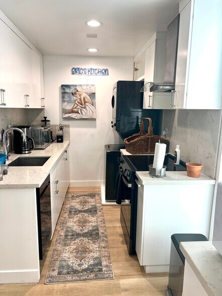 Building Photo - 3512 Pacific Ave