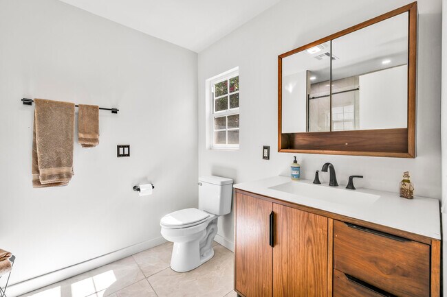 Building Photo - 37535 Melrose Dr
