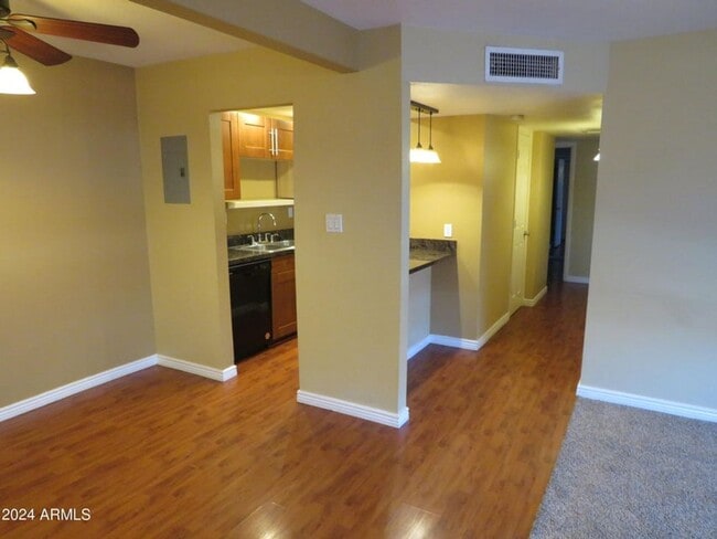 Building Photo - Condo in Mesa on second floor