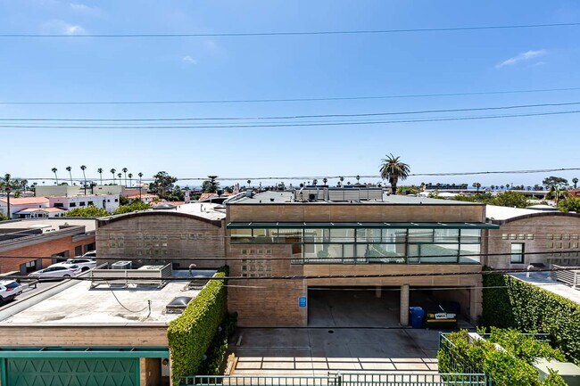 Building Photo - 7726 Ivanhoe Ave