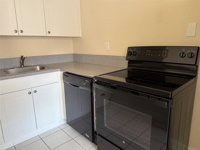 Building Photo - 1219 NE 14th Ave