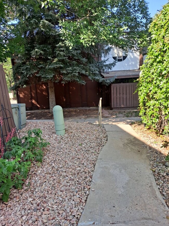 Building Photo - ALL PROSPECTIVE TENANTS MUST SUBMIT A $58 NON-REFUNDABLE APPLICATION FEE PER APPLICANT ONLINE AND...