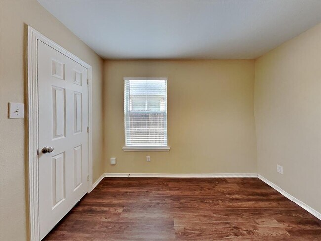 Building Photo - 6018 Hendricks Pass Dr