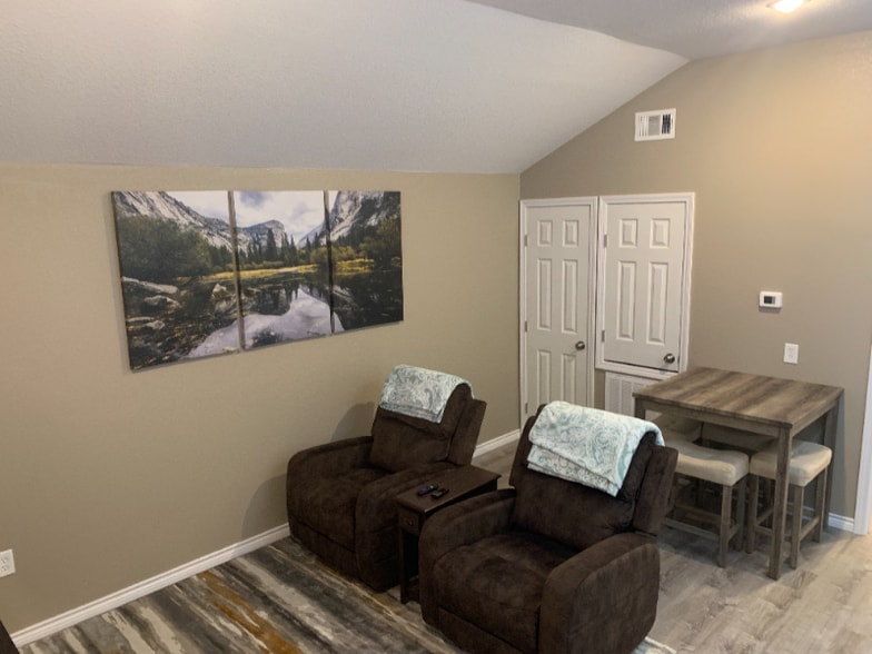 Building Photo - 3670 Wren St