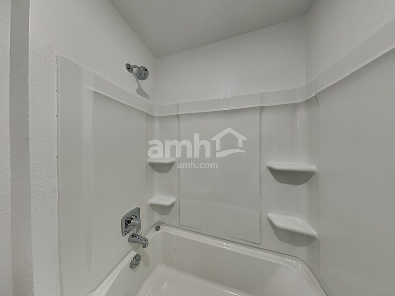 Building Photo - 8839 N 171st Dr