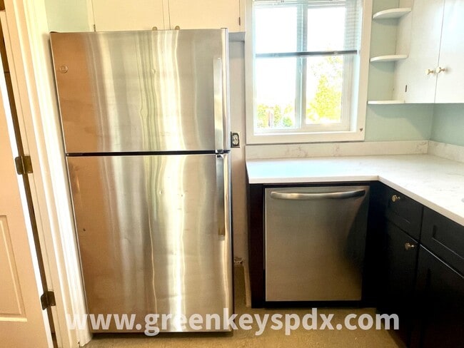 Building Photo - N Albina Duplex