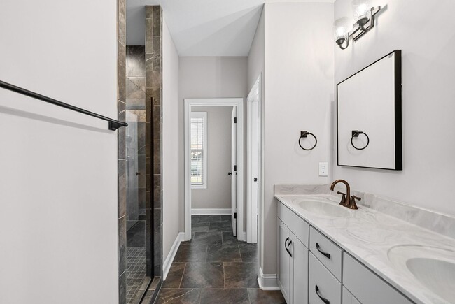 Building Photo - Spacious 4 bedroom 3 full bath home for rent!