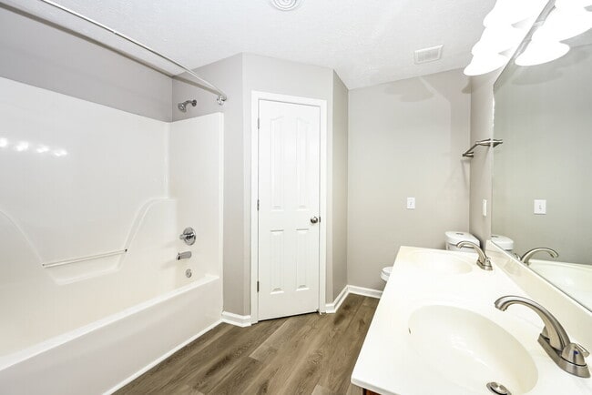 Building Photo - 2014 Penmar Dr