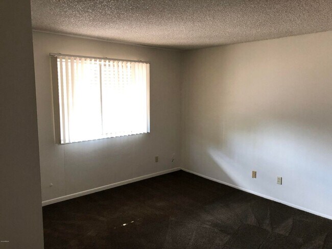 Building Photo - Charming 3 Bed 2 Bath home in Tempe with 2 car garage and big backyard