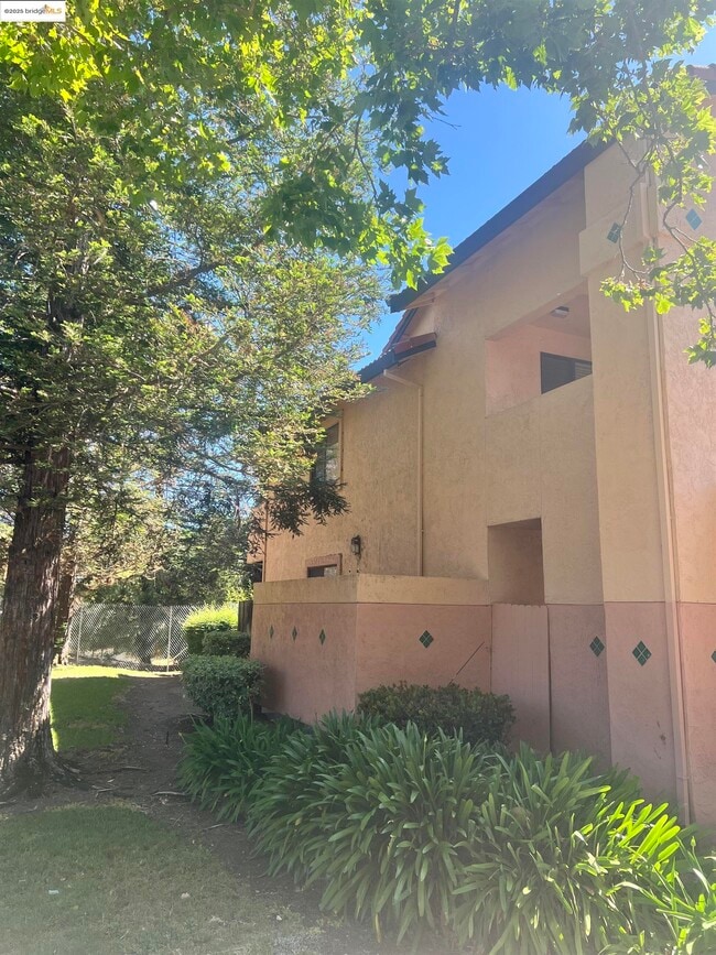 Building Photo - 2270 Renwick Ln