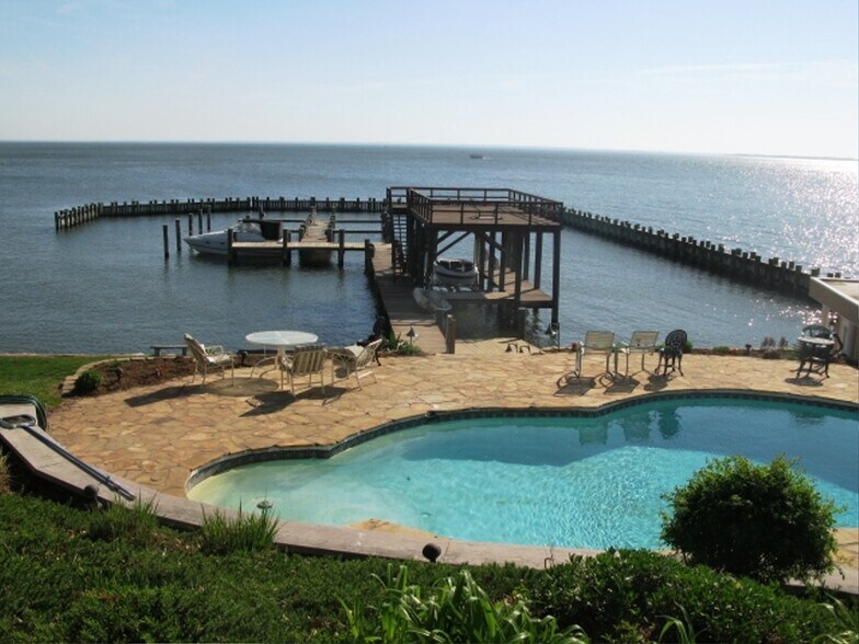 boating basin with power pedistals,launch ramp, and 400 sq ft sundeck, pier - 1301 Rogers Rd
