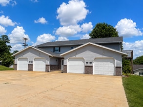 Building Photo - Buechner Circle Townhomes