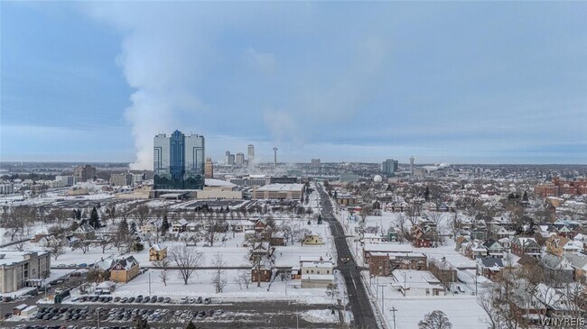 Building Photo - 1204 Niagara St