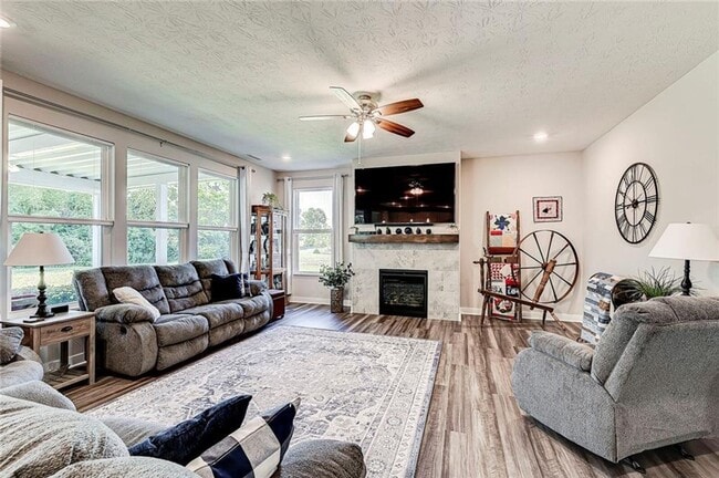 Building Photo - Beautiful 5 BR Home in Brownsburg!