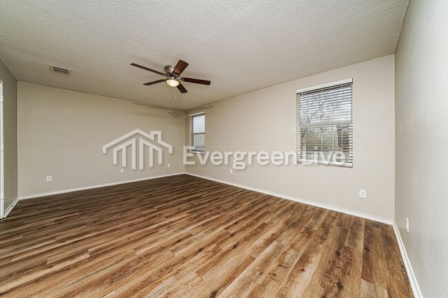 Building Photo - 1012 Willow Tree Dr