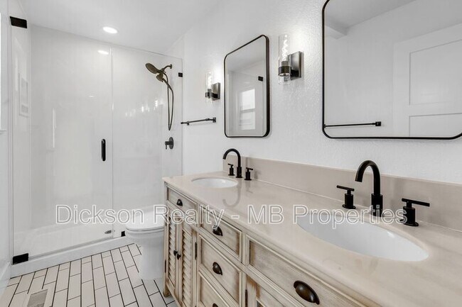 Building Photo - 7245 Pembroke Dr