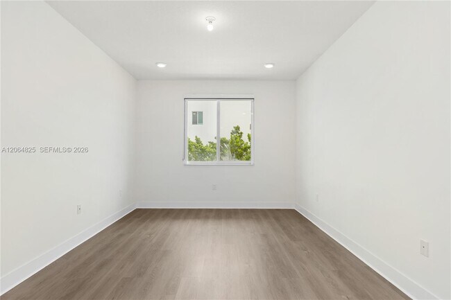 Building Photo - 6416 NW 102nd Ct