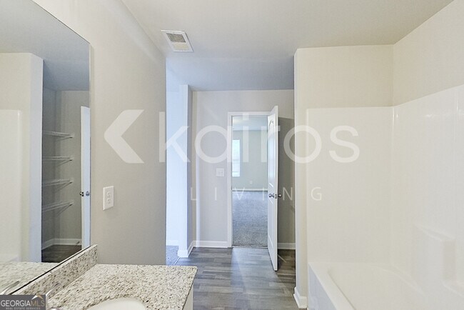 Building Photo - 207 Hawthorn Trail