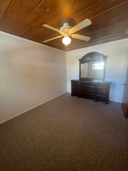 Building Photo - 15848 Lake Iola Rd