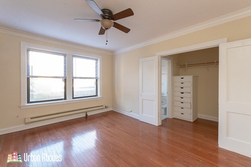 Building Photo - 4552 N Damen Ave