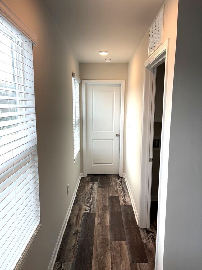 Building Photo - Brand New End-Unit Townhome | 3 BR/2.5BA | 1-Car Garage | Near Downtown Mooresville