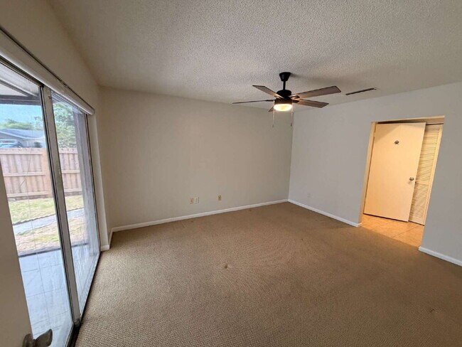 Building Photo - PRIVATE POOL HOME | 3 BED / 2 BATH | FENCED YARD | GARAGE | PET FRIENDLY