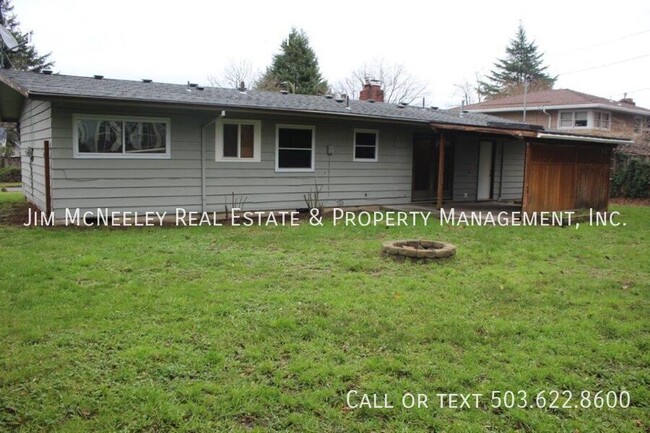 Building Photo - One Level Home in NE Portland's Russell Ne...